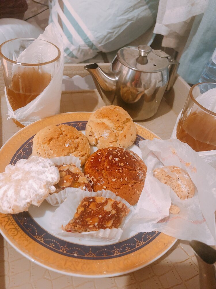 Марокканское печенье с мятным чаем в отеле