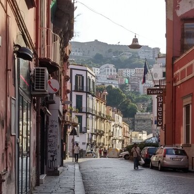 Мусорный кризис в Неаполе: в поисках самых грязных подворотен Европы