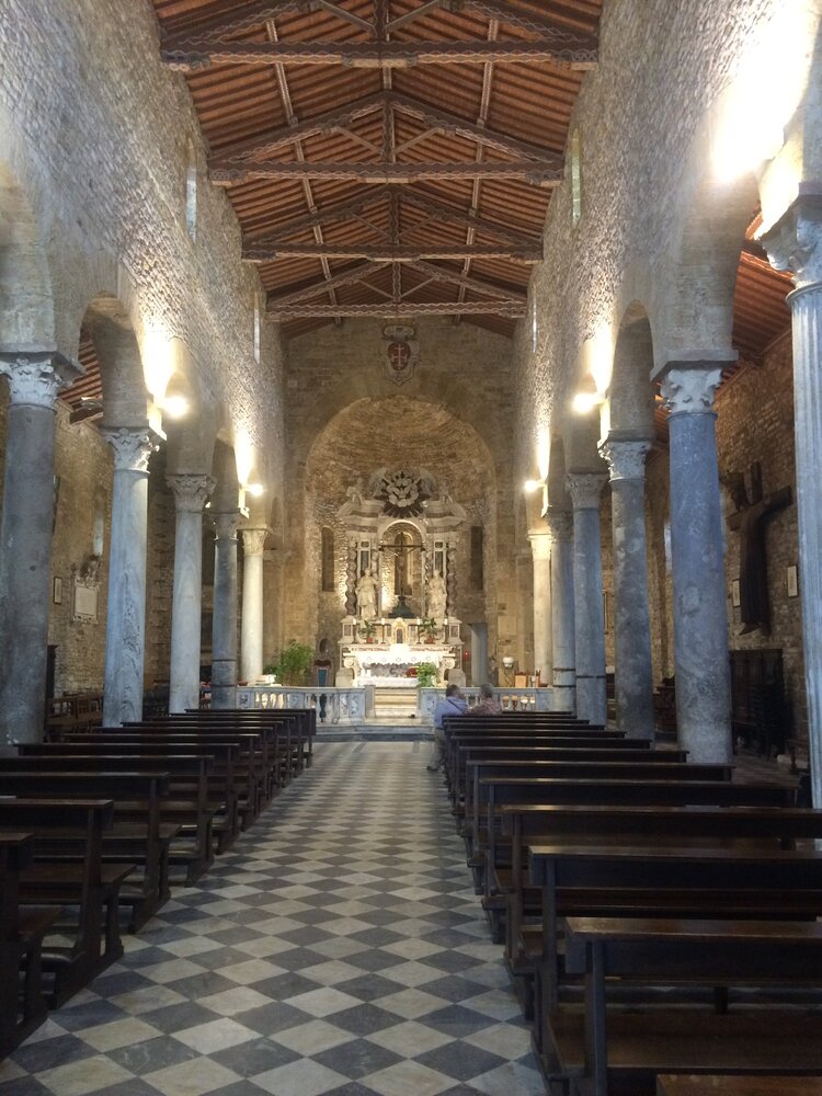 Интерьер церкви Св.Сикста, XI век