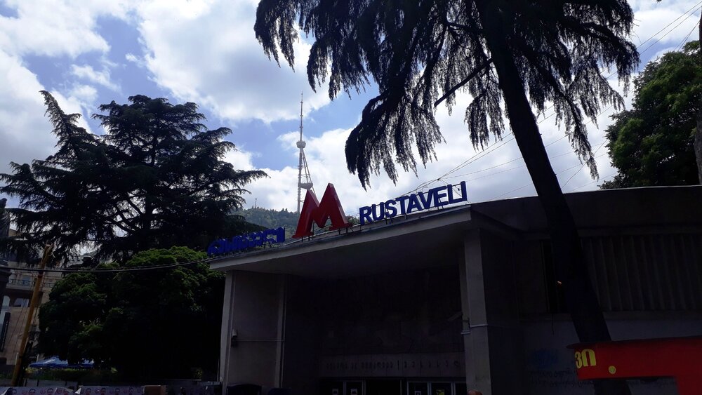 Станция метро "Руставели" в центре города