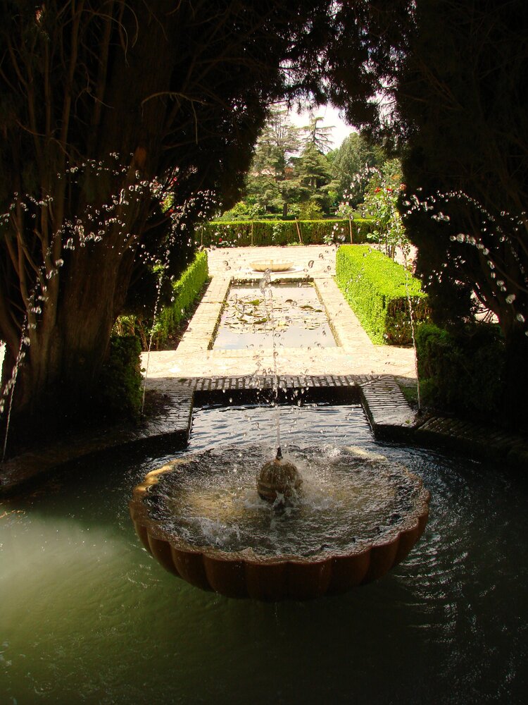 Фонтан в саду Альгамбры