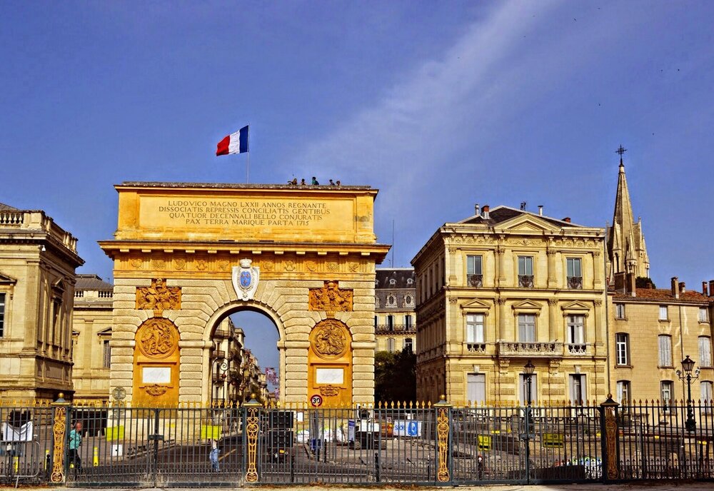 В каждом уважающем себя французском городе есть своя Триумфальная арка