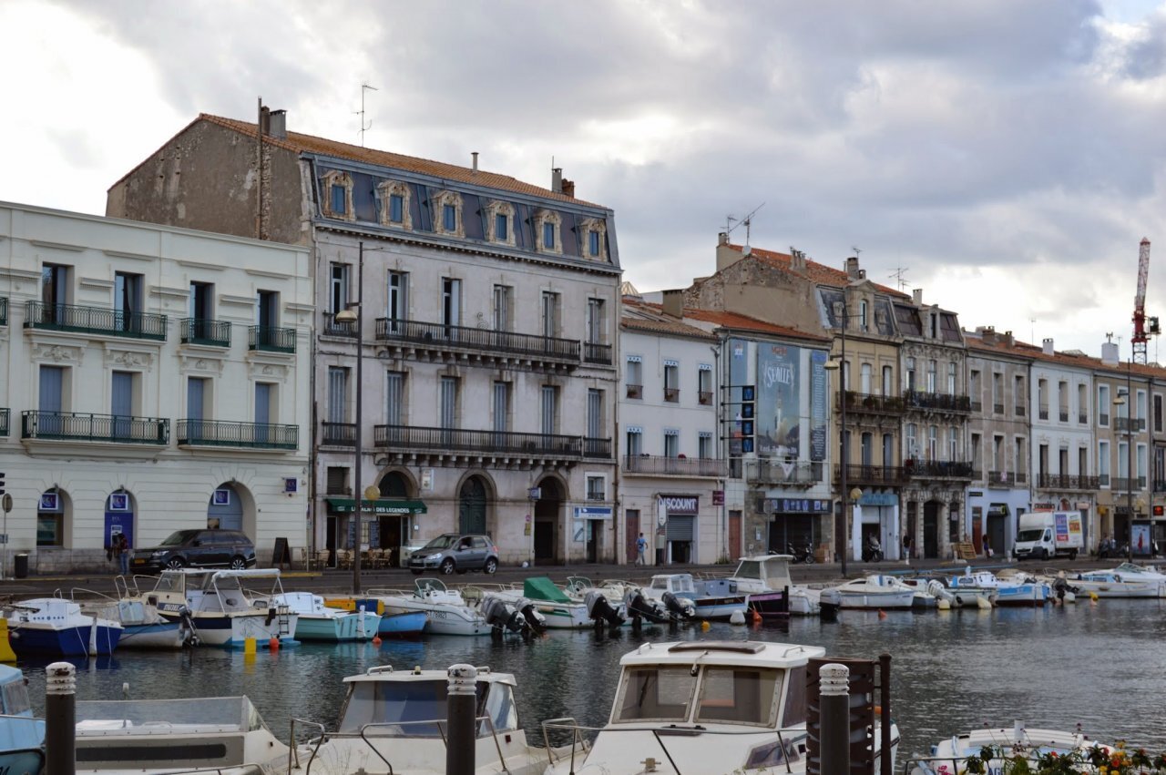 Сет часто называют французской Венецией, как и любой город, где есть каналы