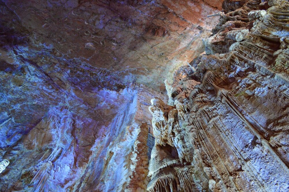 Некоторые из образований в пещере весят до 8 тонн