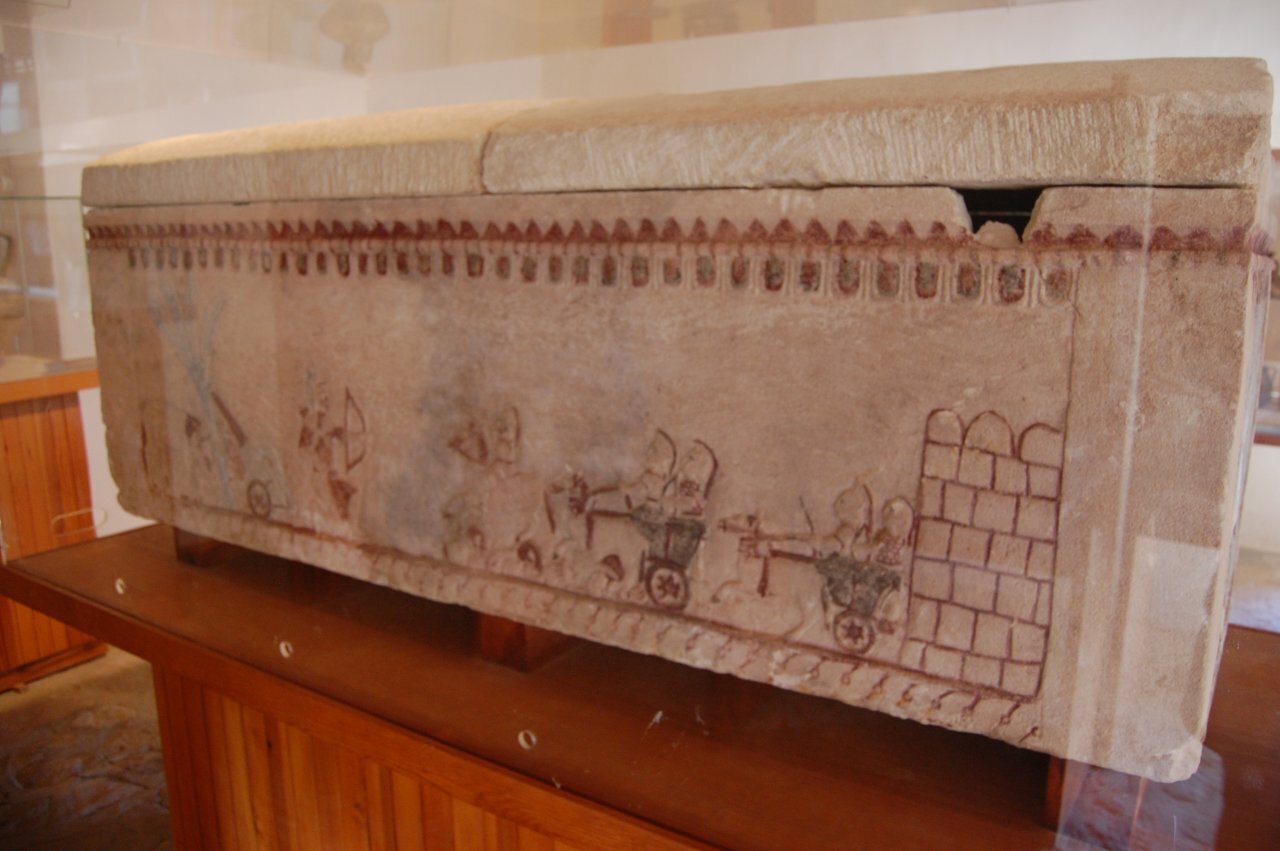 Древний саркофаг был найден в 2006 г. при строительстве дома неподалеку