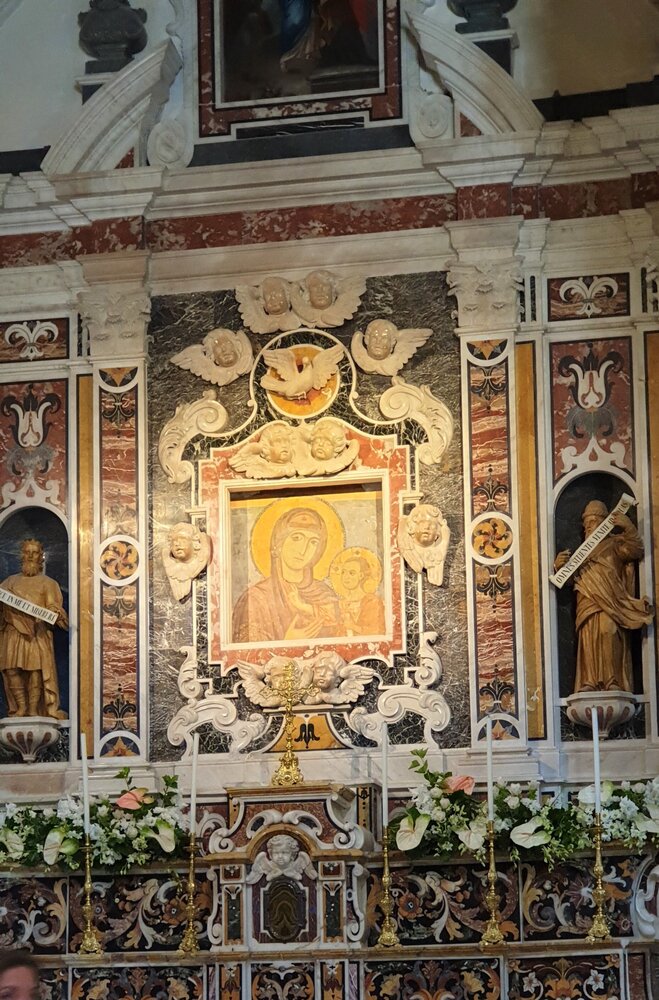 Фреска Мадонна-делла-Бруна 13-го века в оформлении барокко