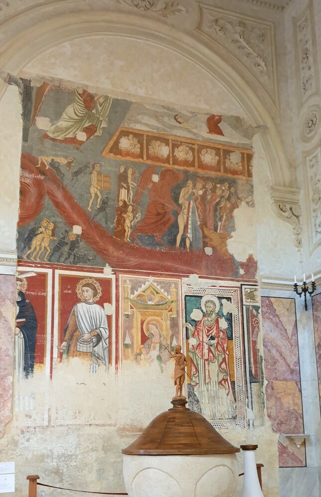 Остатки фресок XIII - XV веков