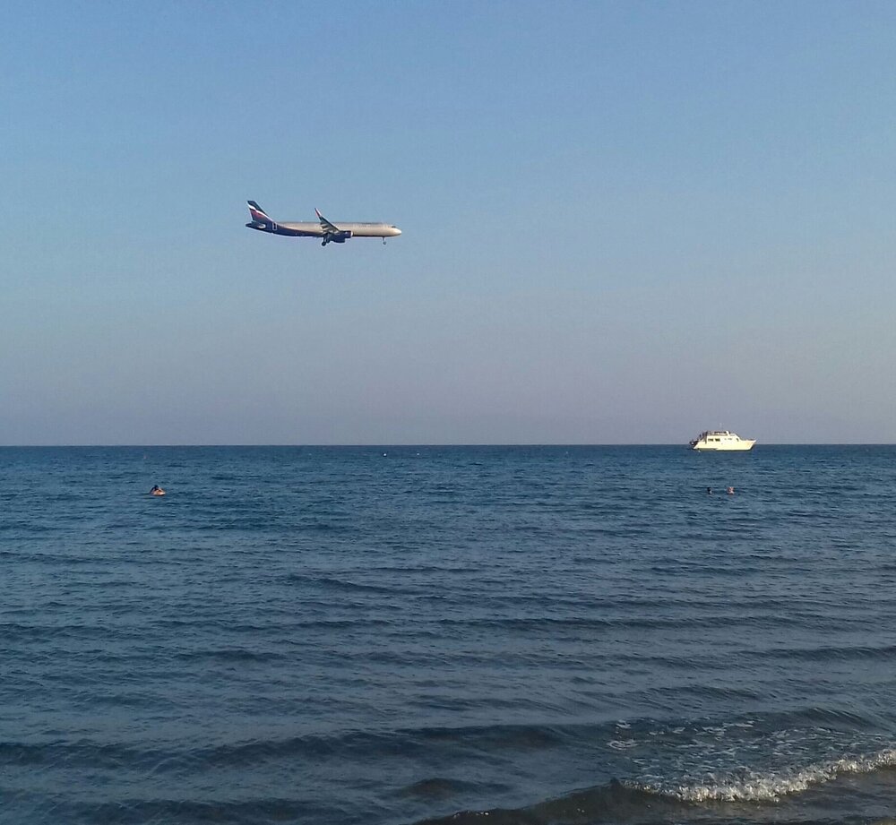 Пляж Макензи с видом на самолеты