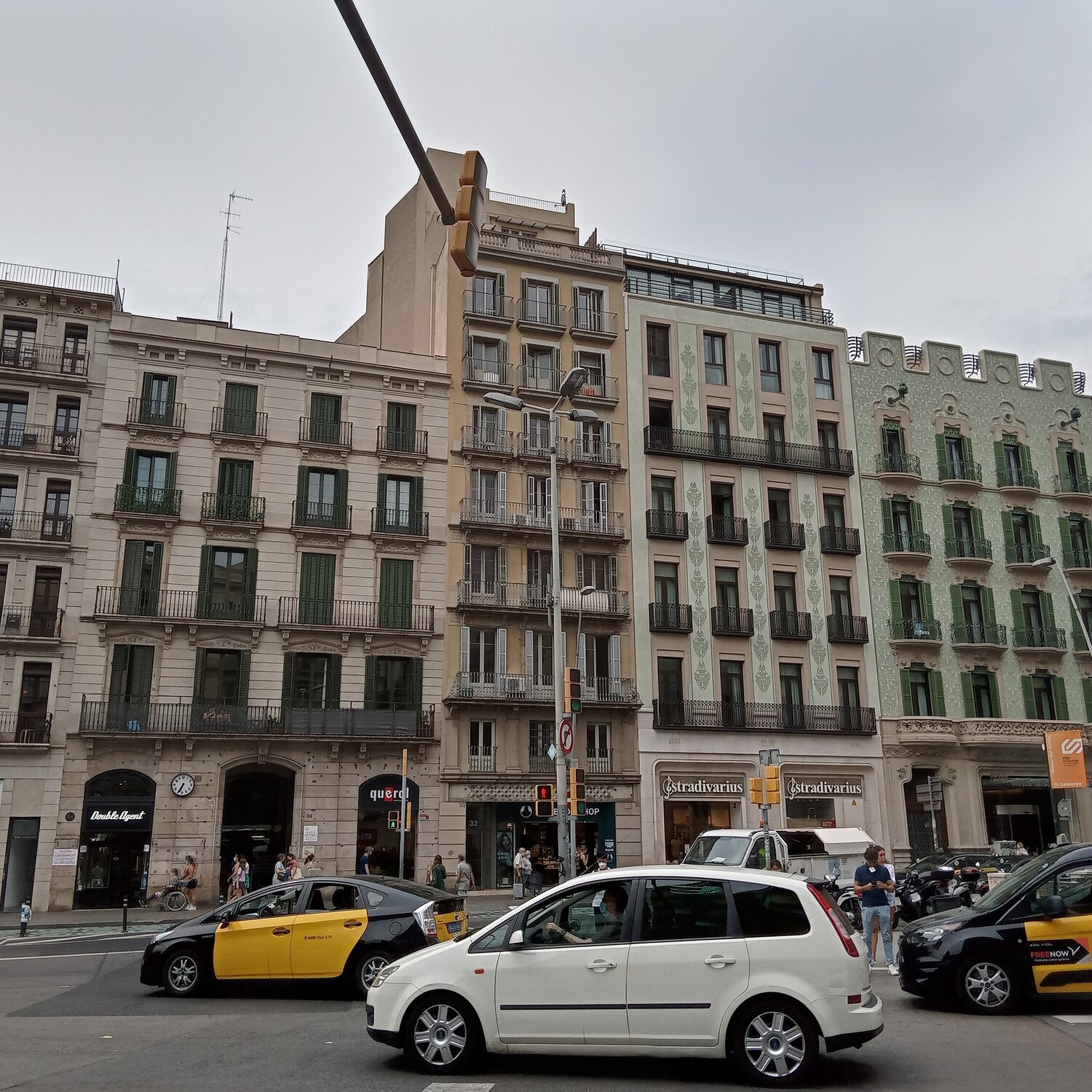 Транспорт в Барселоне: все об автобусах, трамваях, метро, фуникулерах и велосипедах
