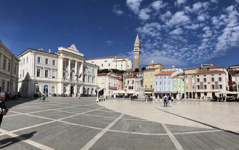 Центральная площадь Пирана - "словенской Венеции"