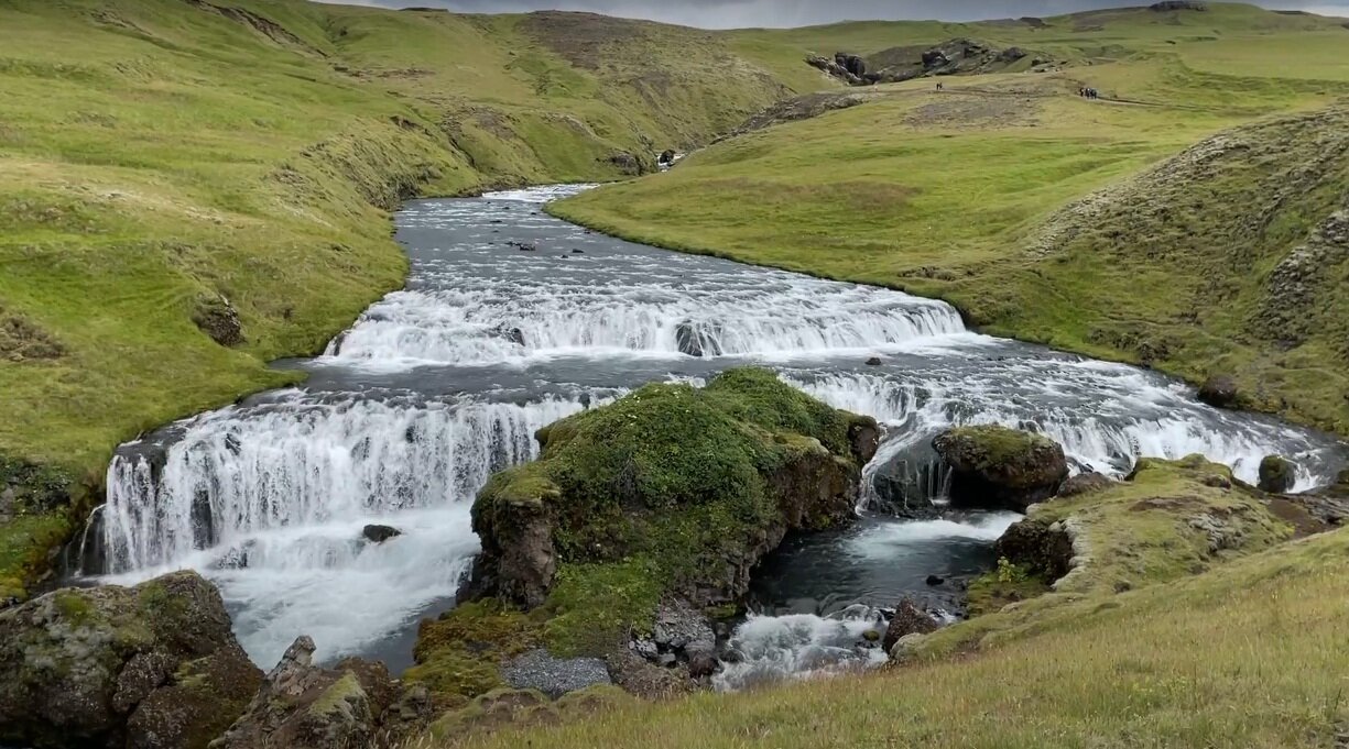 Река, поток которой переходит в водопад