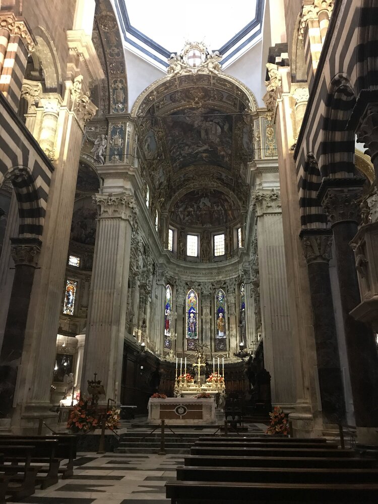 Внутри собора Сан-Лоренцо