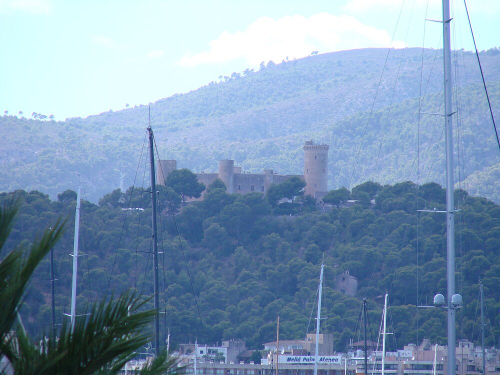 Вид на замок Бельвер с порта