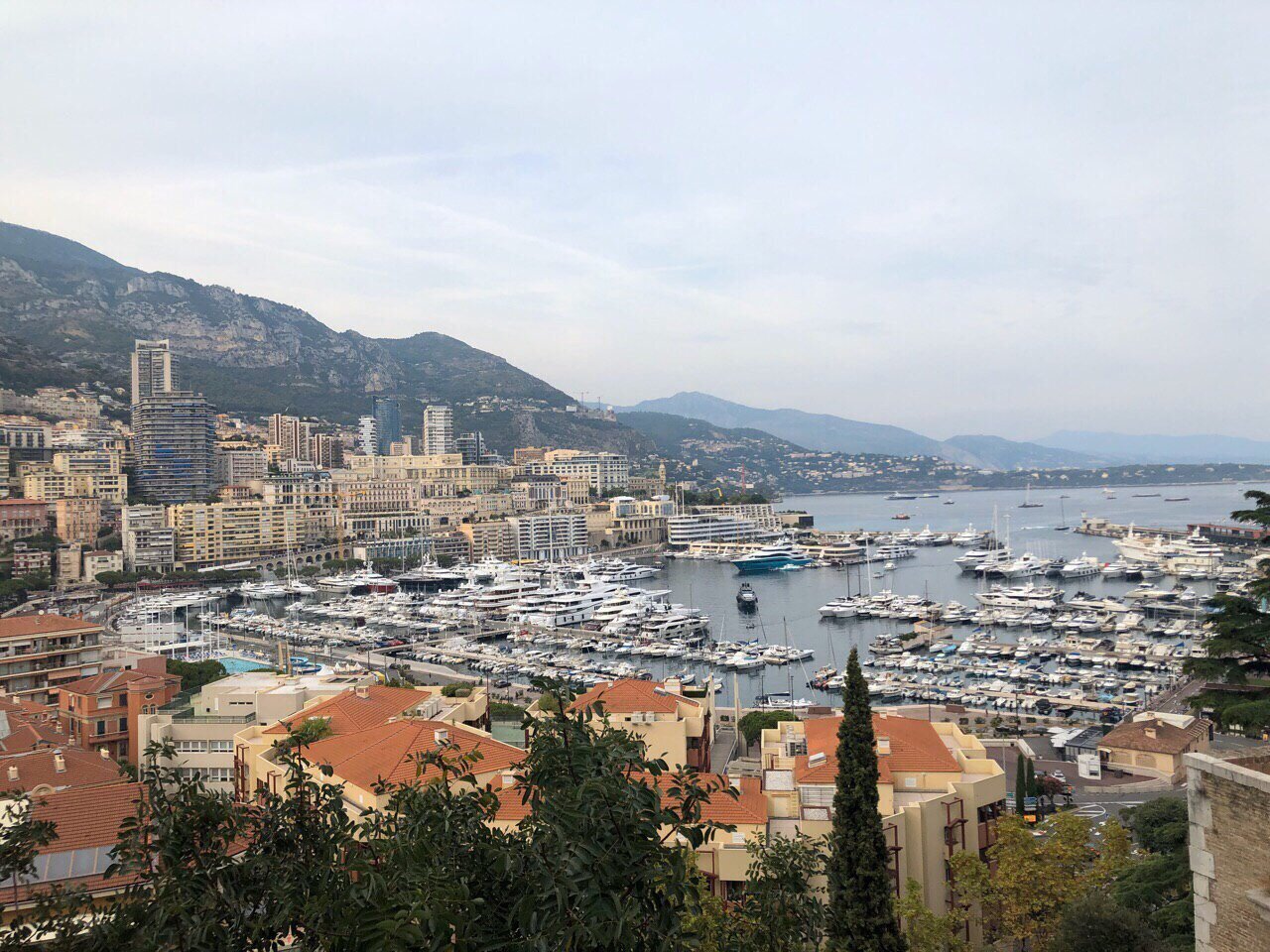 Genoa - Monaco by public transportation: how to get there by bus and train
