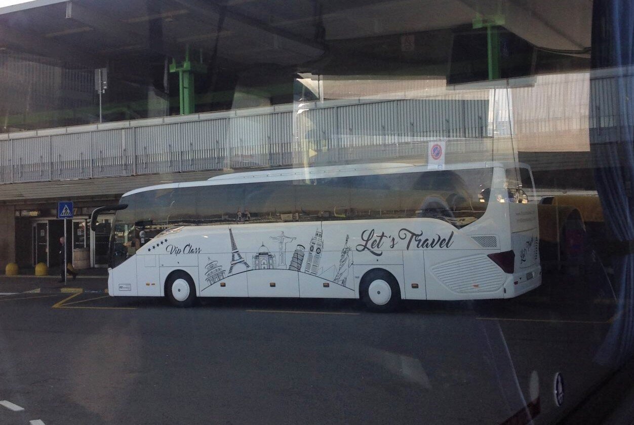 There are buses like this in Linate.