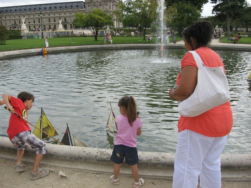 In the Tuileries, you can rent mini-sailboats and launch them in the water bodies