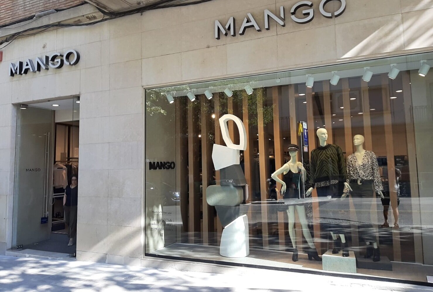 Магазин одежды "Манго"