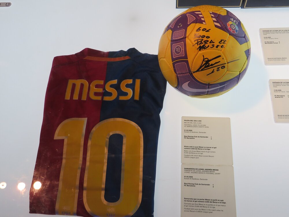 Экспонат музея футбольного клуба "Барселона"